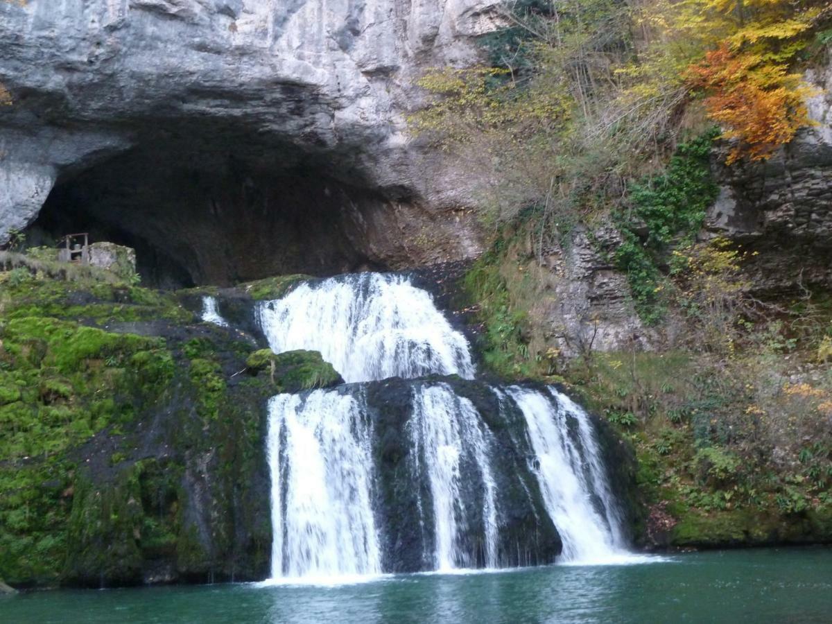 Апартаменти L'Aristoloche Сален-ле-Бен Екстер'єр фото